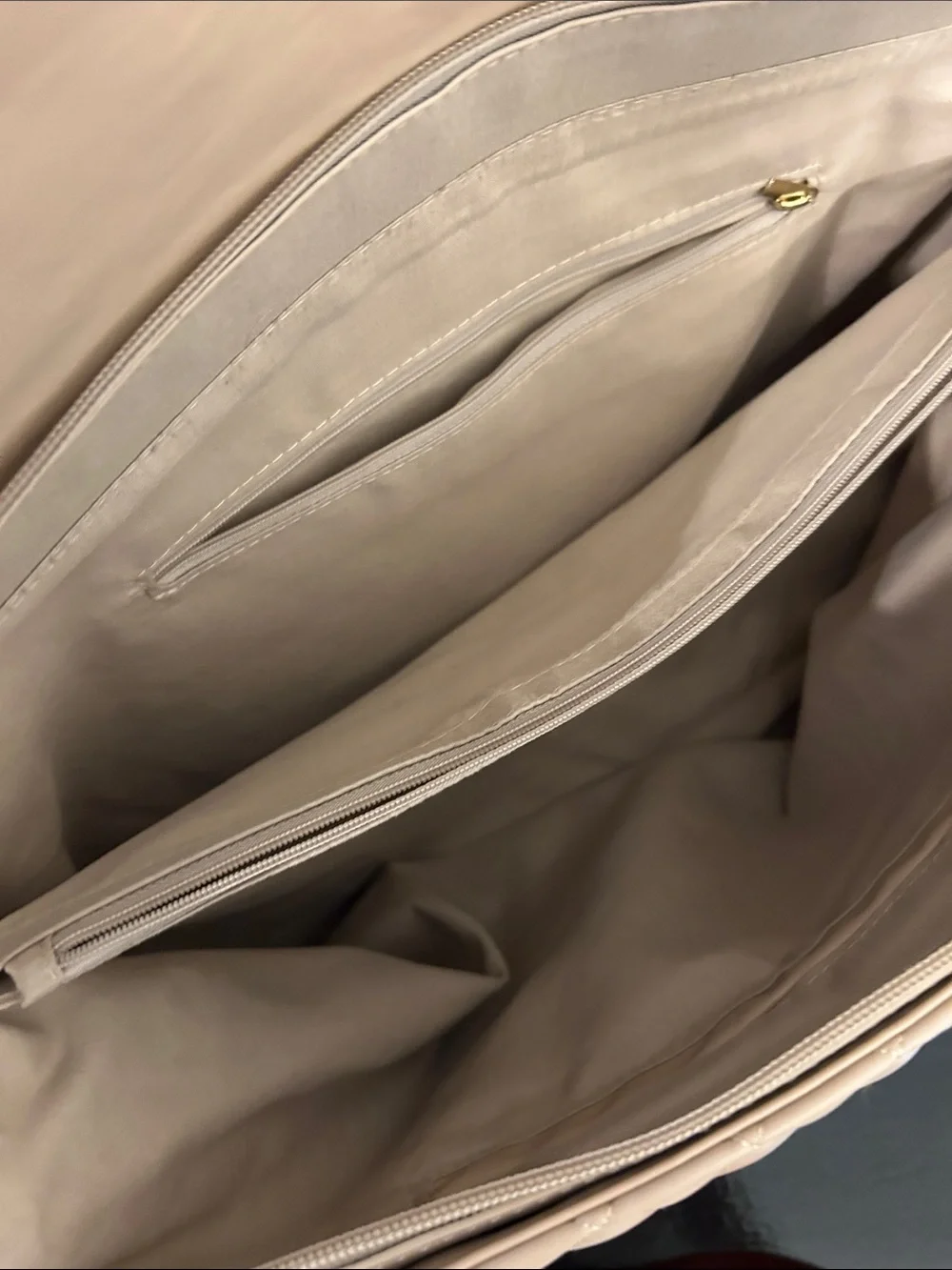 Quilted Nude Shoulder Weekender Bag with Gold Chain Large New - Picture 10 of 16
